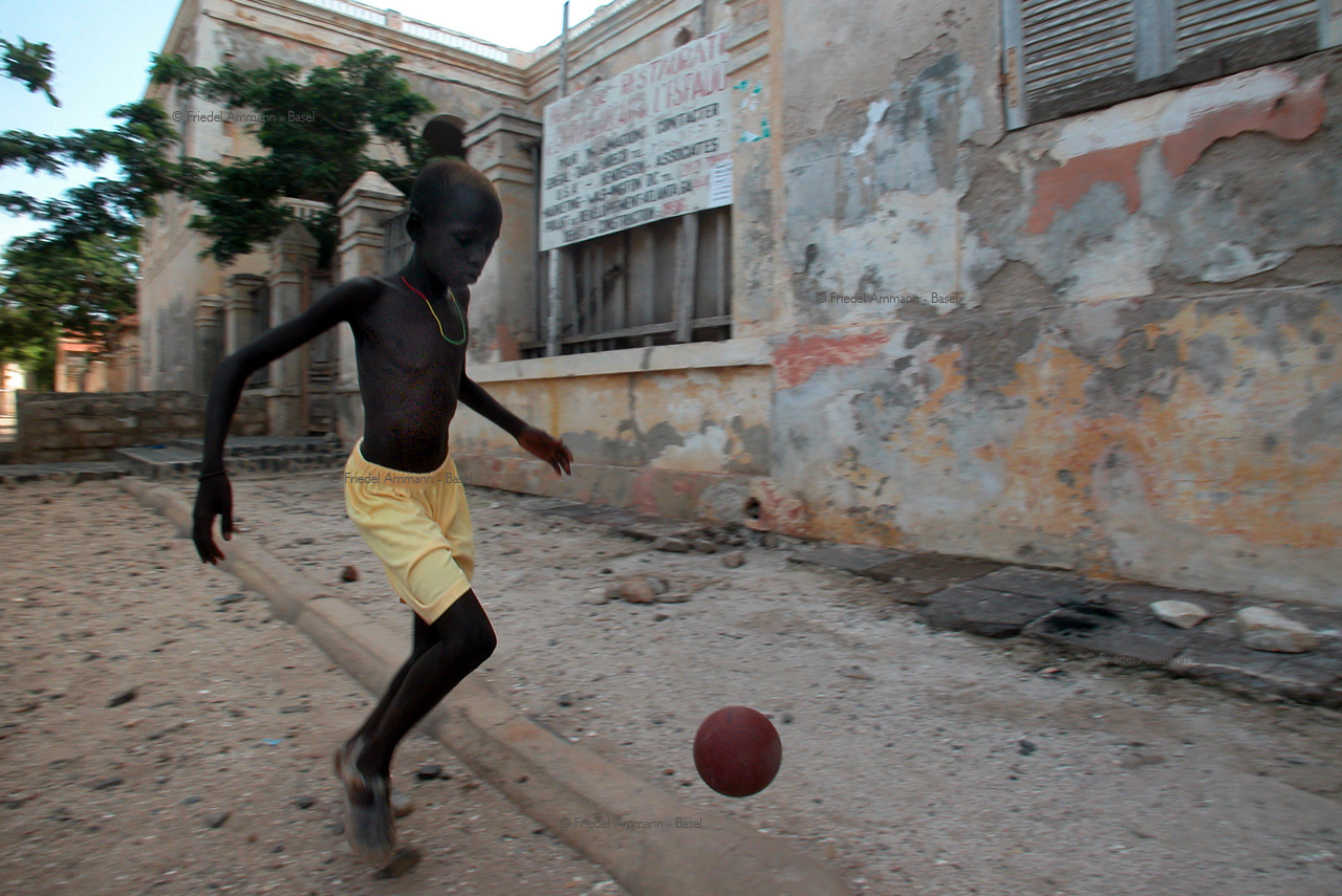 «Allez les lions!» - Goree, Senegal © Friedel Ammann - Basel